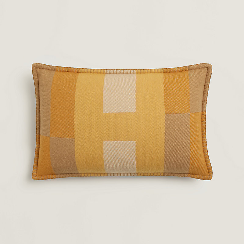 H Horizon pillow, medium model | Hermès Greece